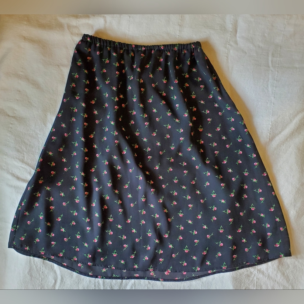 Vintage early 90s' black skirt with tiny roses
